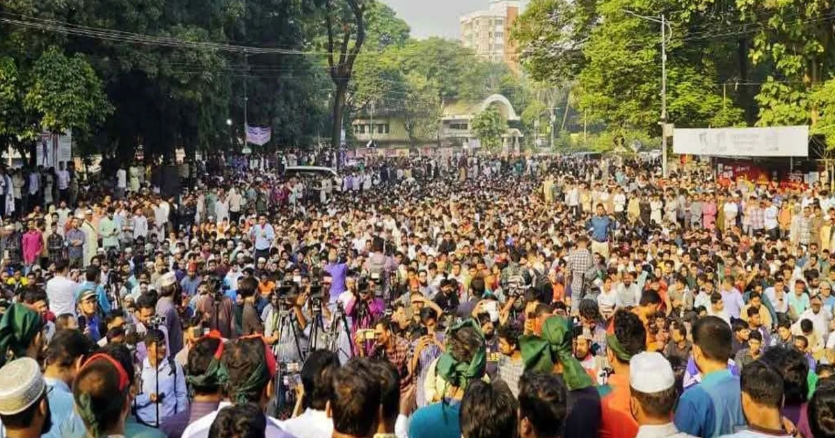 ‘আলু না গণভোট’ স্লোগানে উত্তাল ঢাকা বিশ্ববিদ্যালয়