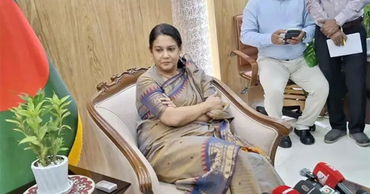 রাতে উপদেষ্টা রিজওয়ানা হাসানের বাসার সামনে জোড়া ককটেল বিস্ফোরণ