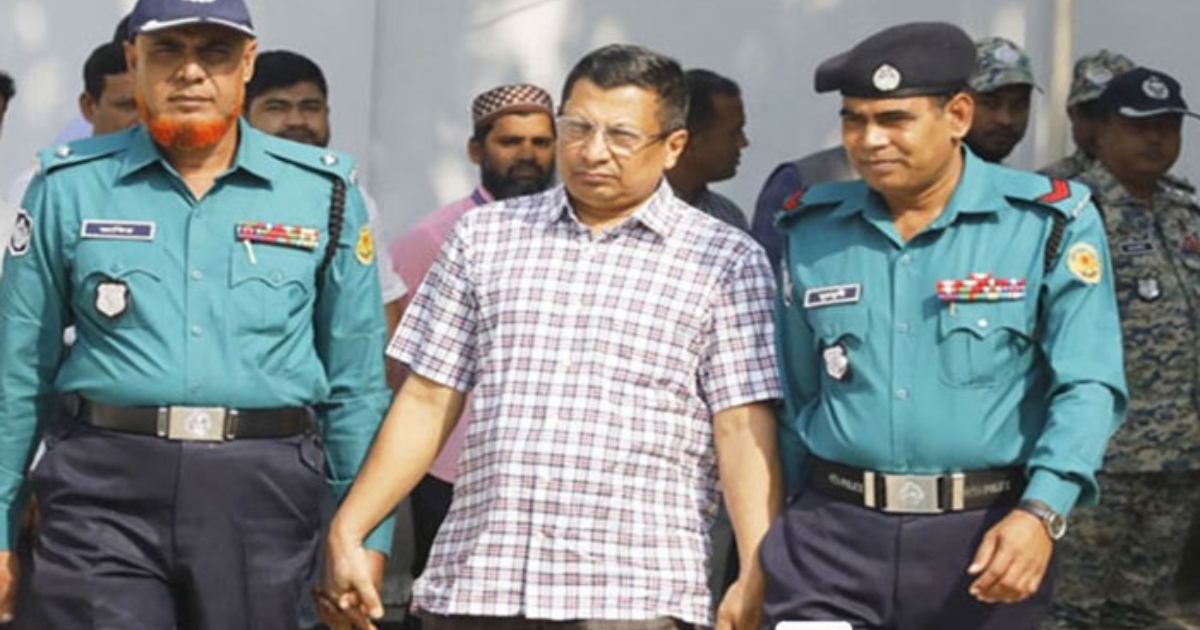 বিমর্ষ মুখে ট্রাইব্যুনালে চুপচাপ রায় শুনছেন চৌধুরী আব্দুল্লাহ আল মামুন