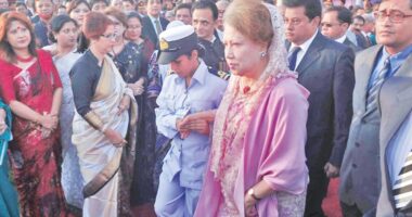 সশস্ত্র বাহিনী দিবস উপলক্ষে সেনাকুঞ্জের সংবর্ধনা অনুষ্ঠানে অংশ নিবেন বিএনপি চেয়ারপারসন বেগম খালেদা জিয়া