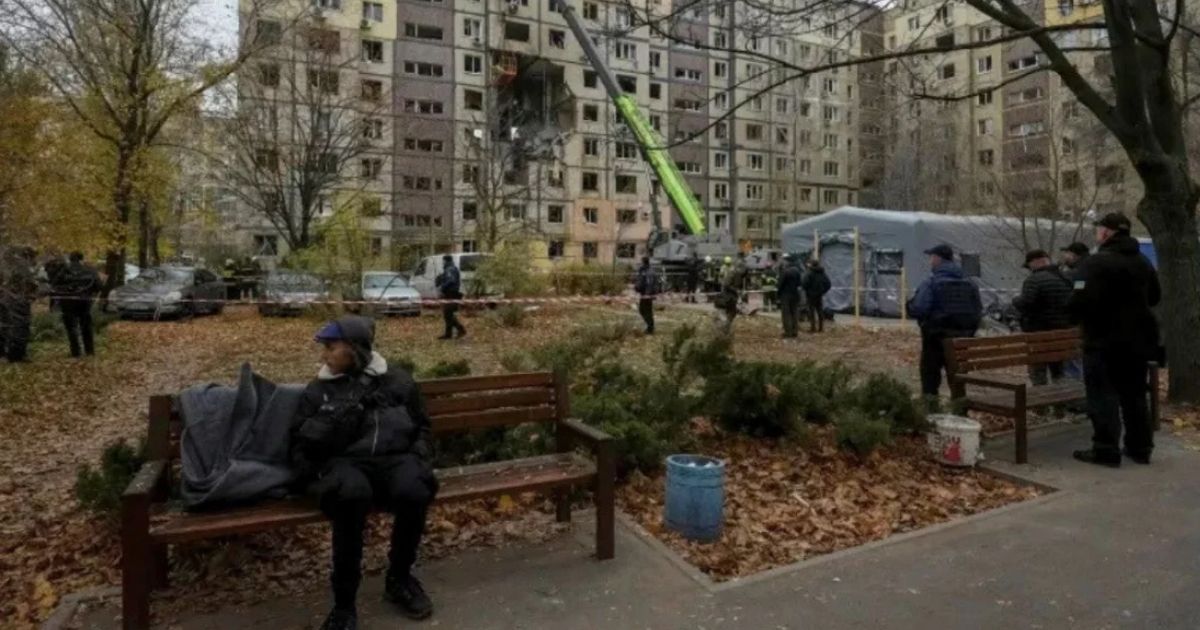 এক রাতে ইউক্রেনে ৫০৩ হামলা রাশিয়ার, নিহত ১১