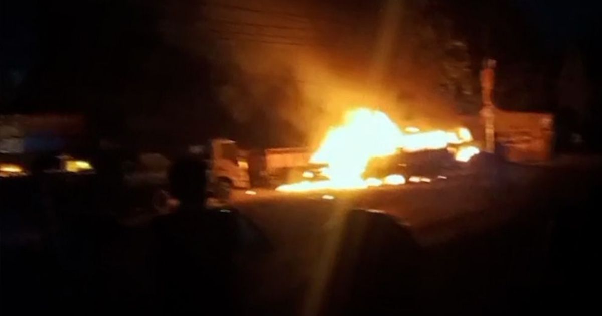 মোহাম্মদপুরে গ্যারেজে অগ্নিকাণ্ড, নাশকতার অভিযোগ