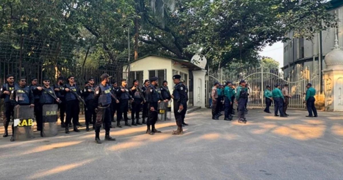 ১৩ সেনা কর্মকর্তাকে আনা হচ্ছে ট্রাইব্যুনালে, র‍্যাব-বিজিবির কড়া নিরাপত্তা