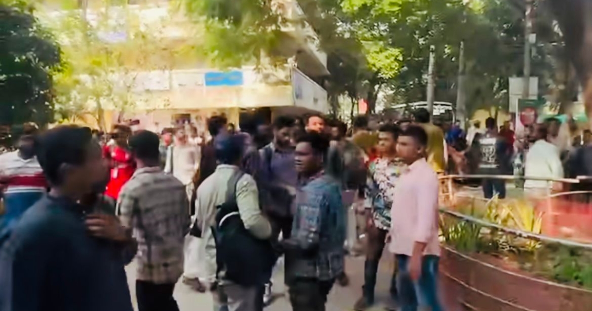 জবিতে মার্কেটিং ও রাষ্ট্রবিজ্ঞান বিভাগের শিক্ষার্থীদের মধ্যে দফায় দফায় সংঘর্ষ