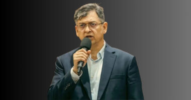 ‘দেশে একটি দল ধর্মের নামে রাজনীতি করছে, সেই দলের হাতে নারীরা নির্যাতিত হচ্ছে’: সালাহউদ্দিন আহমেদ