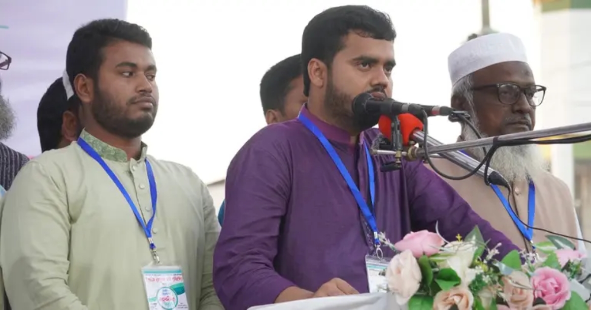 ‘বাংলাদেশের মানুষ যে কারো ফুলস্টপ করে দিতে পারে, যার জ্বলন্ত উদাহরণ শেখ হাসিনা’: চাকসু ভিপি