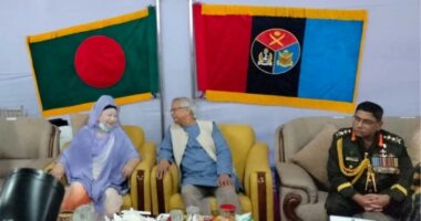 সশস্ত্র বাহিনী দিবসে সেনানিবাসে খালেদা জিয়া, প্রধান উপদেষ্টার সঙ্গে একান্ত আলাপ