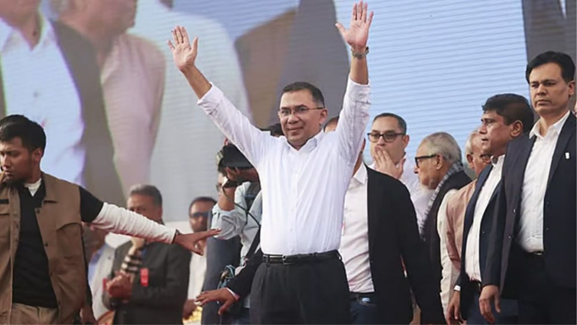 নিরাপদ বাংলাদেশ ও ‘এক স্বপ্নিল পরিকল্পনা’র বার্তা নিয়ে ফিরলেন তারেক রহমান