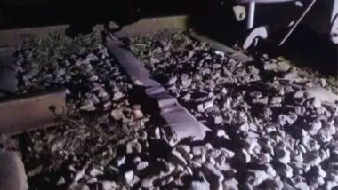 গফরগাঁওয়ে অগ্নিবীণা এক্সপ্রেস লাইনচ্যূত, ঢাকা-ময়নসিংহ রেল চলাচল বন্ধ