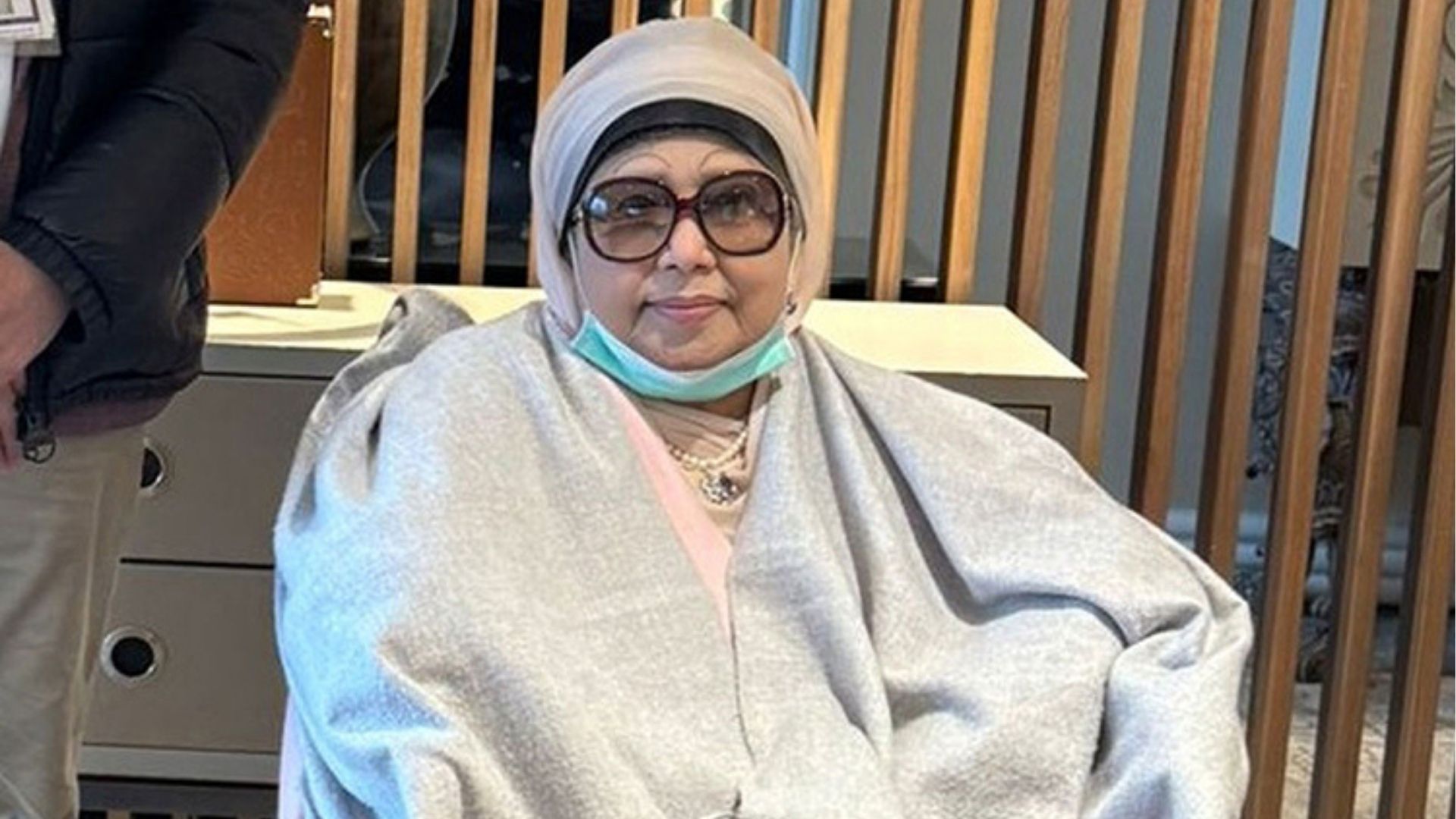 খালেদা জিয়া জার্মান এয়ার অ্যাম্বুলেন্সে লন্ডনে যাচ্ছেন