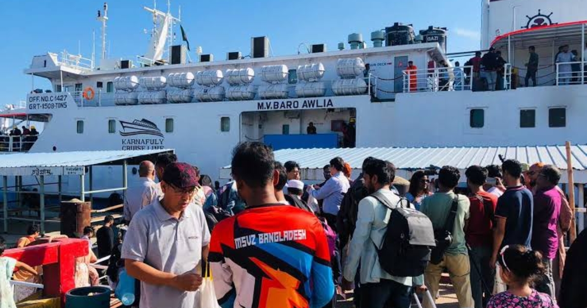 সেন্টমার্টিন রুটে জাহাজ চলাচল শুরু, অবশেষে ১১০০ পর্যটক নিয়ে সেন্টমার্টিনে গেল ৩টি জাহাজ