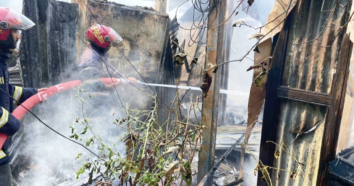 মুন্সিগঞ্জে গ্যাস সিলিন্ডার বিস্ফোরণে দুটি বসতবাড়ি ভস্মীভূত, আশ্রয়হীন চার পরিবার