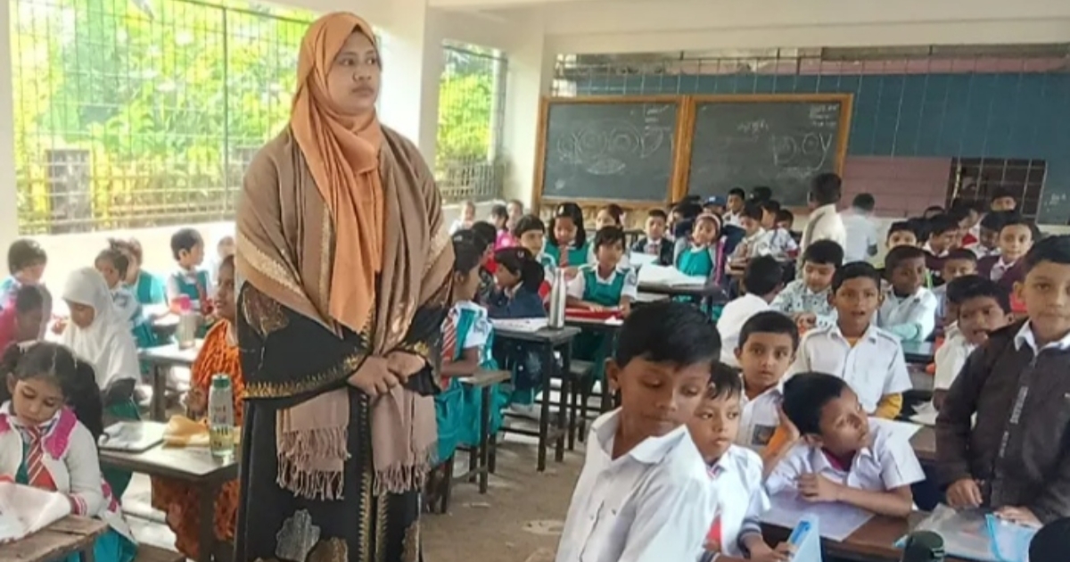 শাটডাউনে পরীক্ষা বন্ধের চেষ্টা ব্যর্থ, তালা ভেঙে পরীক্ষা নিলেন ইউএনও