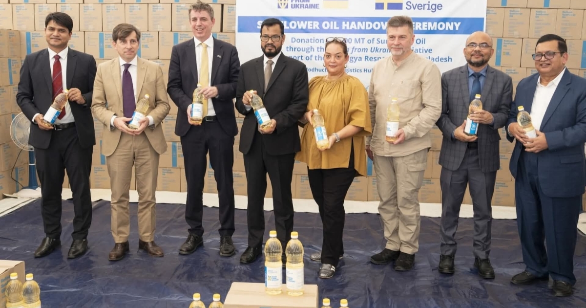 রোহিঙ্গাদের জন্য সুইডেনের ৩,০০০ টন সূর্যমুখী তেল হস্তান্তর