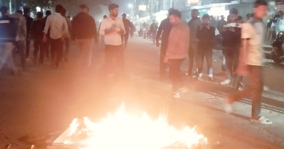 মুন্সিগঞ্জ-৩ আসনে দলীয় মনোনয়নকে কেন্দ্র করে সড়কে অগ্নিসংযোগ, বিএনপির বিক্ষোভ