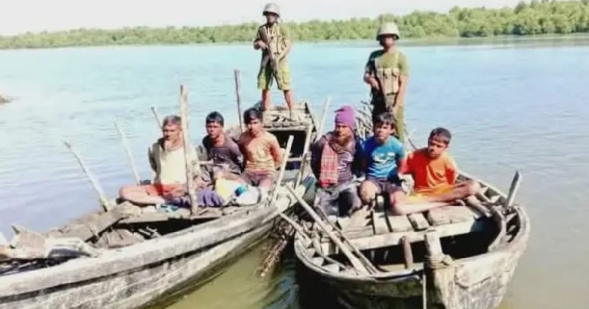 নাফ নদী থেকে ৬ জেলেকে ধরে নিয়ে গেল আরাকান আর্মি, ২ নৌকা জব্দ