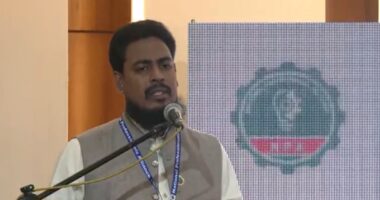 শেখ হাসিনার দেশে ফেরা তার ব্যক্তিগত সিদ্ধান্ত হতে পারে না : আখতার হোসেন