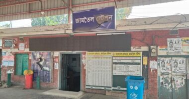 সিরাজগঞ্জে চলন্ত ট্রেন থেকে নামতে গিয়ে যুবকের মৃত্যু