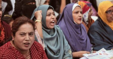 মুন্সিগঞ্জ-৩ আসনে বিএনপি মনোনয়ন পুনর্বিবেচনার দাবিতে নারীদের বিক্ষোভ