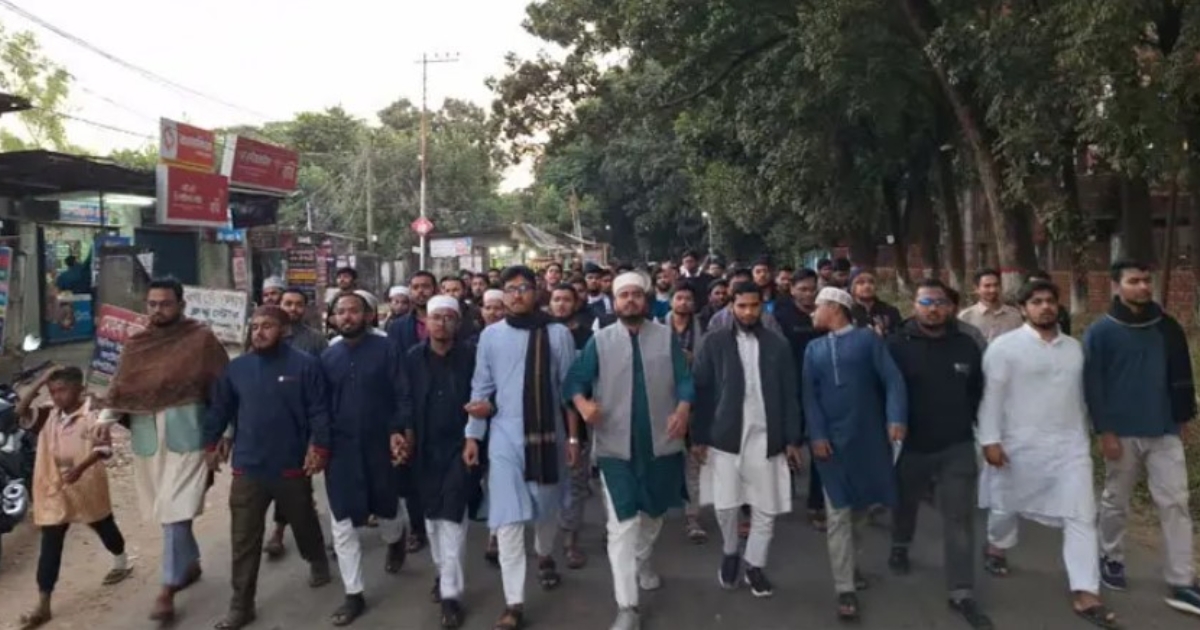 ‘আমরা সবাই হাদি হবো, গুলির মুখে কথা কবো’: চাকসু শিক্ষার্থীরা