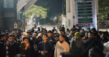 হাদীর ওপর হামলার প্রতিবাদে যবিপ্রবি শিক্ষার্থীদের বিক্ষোভ