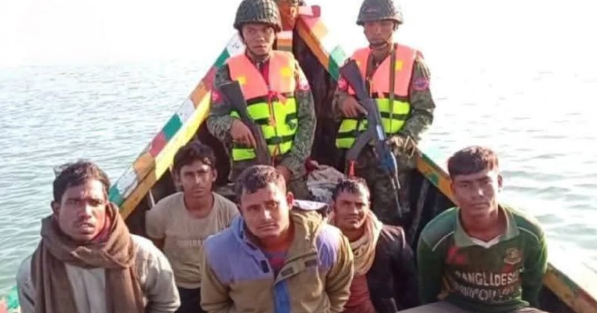 টেকনাফ শাহপরী দ্বীপ উপকুল সাগর থেকে ৯ জেলেকে ধরে নিয়ে গেছে আরকান আর্মি