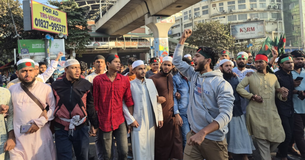 হাদির মৃত্যুর প্রতিবাদ জানাতে শাহবাগে জড়ো হচ্ছেন ছাত্র-জনতা