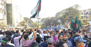 ‘আমরা সবাই হাদি হবো, যুগে যুগে লড়ে যাবো’ স্লোগানে উত্তাল পুরো শাহবাগ