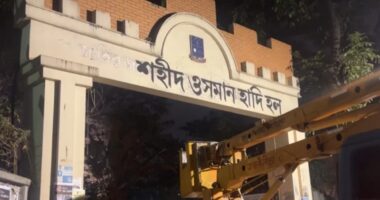 ঢাবিতে মুজিব হলের নাম মুছে লেখা হলো ‘শহীদ ওসমান হাদি’ হল