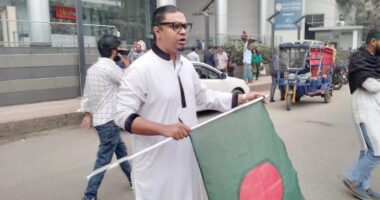 ভারতীয় দূতাবাসে ঘৃণা জানাতে একা পায়ে হেঁটে রাশেদ প্রধানের যাত্রা