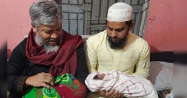 নতুন প্রজন্মের নামেও এখন জুলাই বিপ্লব : কক্সবাজারে যমজ শিশুর নাম রাখা হলো শহীদ হাদির স্মরণে