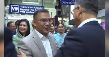 তারেক রহমানকে ঢাকায় বরণ করে নিলেন দলের শীর্ষ নেতারা