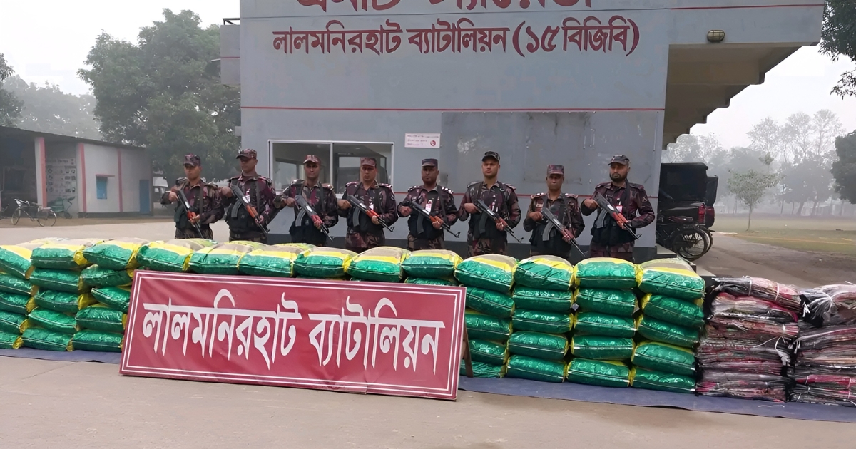 লালমনিরহাট সীমান্তে বিজিবির অভিযান: ৩০ লাখ টাকার ভারতীয় পণ্য ও মাদক জব্দ