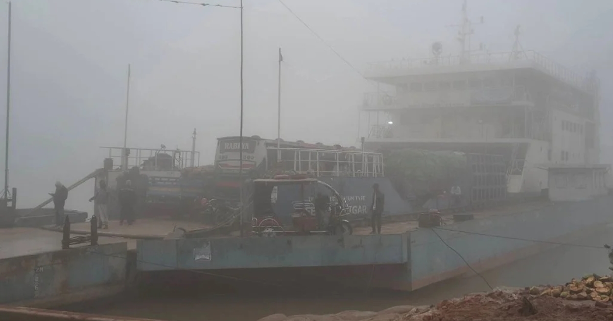 ঘন কুয়াশায় দৌলতদিয়া–পাটুরিয়া নৌরুটে ফেরি চলাচল সাময়িক বন্ধ