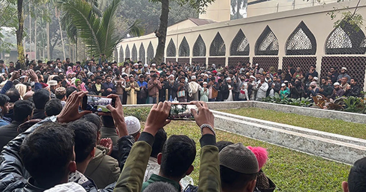 শহীদ হাদির কবর জিয়ারতে আজও মানুষের ঢল