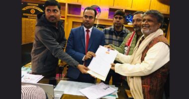 বাগেরহাট -৪ বিএনপির মনোনয়ন ফরম জমা দিলেন আলোচিত বাবু সোমনাথ দে