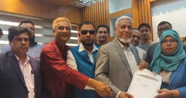 কক্সবাজার-৪ আসনে শাহজাহান চৌধুরীর মনোনয়নপত্র দাখিল