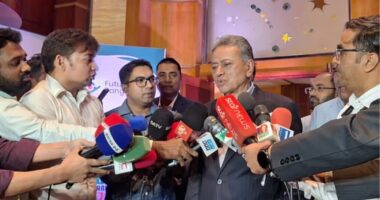 তারেক রহমানের ফেরা নিয়ে অতি আগ্রহ দেখানো প্রয়োজন নেই, সেটা তার ও তার পরিবারের সিদ্ধান্ত : আমীর খসরু