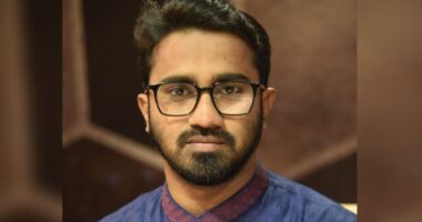 অল্পের জন্য ট্রাকচাপা থেকে রক্ষা পেলেন রাশেদ খান, আল্লাহর দরবারে শুকরিয়া আদায়