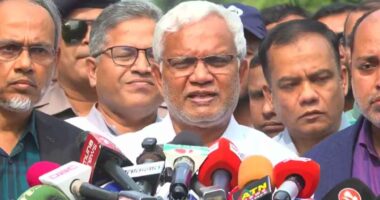 খালেদা জিয়ার সর্বশেষ শারীরিক অবস্থা নিয়ে ব্রিফ করছেন ডা. জাহিদ