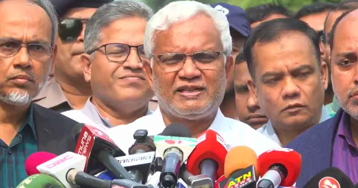 খালেদা জিয়ার সর্বশেষ শারীরিক অবস্থা নিয়ে ব্রিফ করছেন ডা. জাহিদ