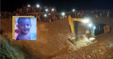 ৩২ ঘণ্টা পর গর্তে পড়ে যাওয়া শিশু সাজিদকে জীবিত উদ্ধার