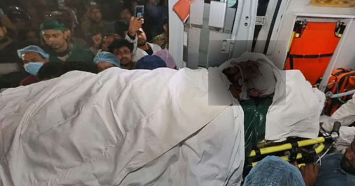 মাথায় গুলিবিদ্ধ ওসমান হাদিকে এভারকেয়ারে নেওয়া হলো, সঙ্গে যাচ্ছে তার স্ত্রী