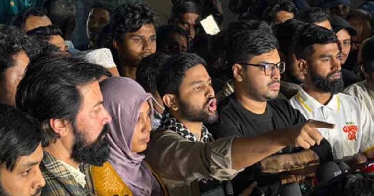 ২৪ ঘণ্টার মধ্যে হামলাকারীরা গ্রেপ্তার না হলে ভারতীয় দূতাবাসের কার্যক্রম বন্ধের হুঁশিয়ারি ইনকিলাব মঞ্চের