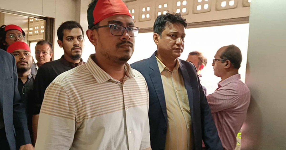 স্বরাষ্ট্র উপদেষ্টার সঙ্গে বৈঠকে ডাকসু নেতাদের প্রতিনিধি দল