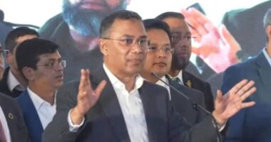 আমার মানা করা সত্ত্বেও যারা এয়ারপোর্টে যাবেন,  ধরে নিতে বাধ্য হব তারা ব্যক্তিগত স্বার্থের জন্য  গিয়েছেন : তারেক রহমান