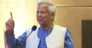 বিদেশে জনশক্তি রপ্তানিতে সবচেয়ে বড় বাধা দালালরা : প্রধান উপদেষ্টা