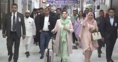 লন্ডনের উদ্দেশে ঢাকা ছেড়েছেন জোবাইদা রহমান