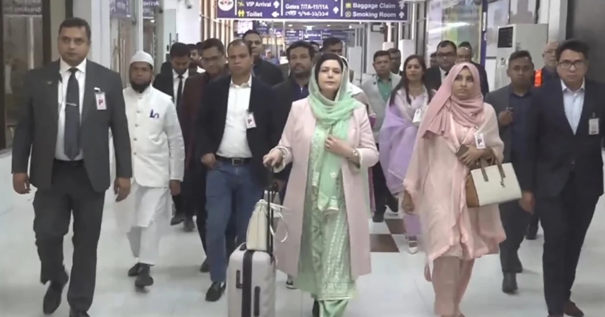 লন্ডনের উদ্দেশে ঢাকা ছেড়েছেন জোবাইদা রহমান