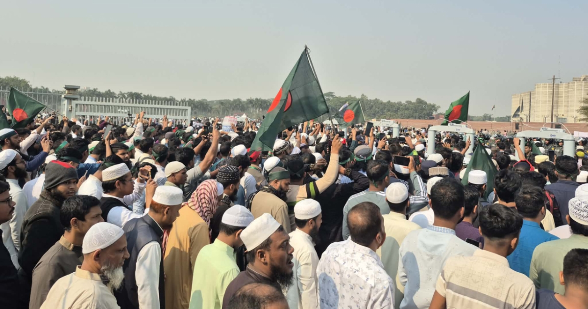 সংসদ ভবনের দক্ষিণ প্লাজায় প্রবেশ করলো হাজারো ছাত্র-জনতা